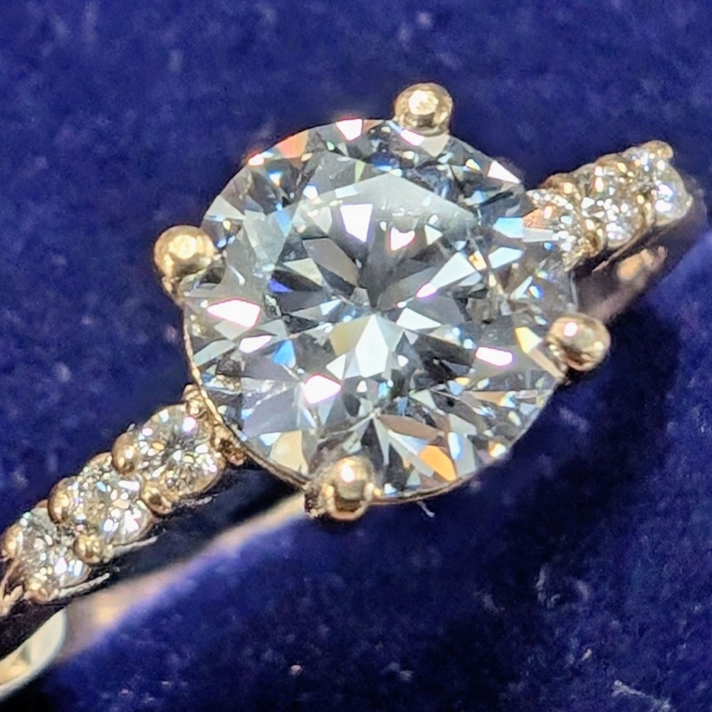 Stunning 1.18 ct diamond ring 10k gold brand new